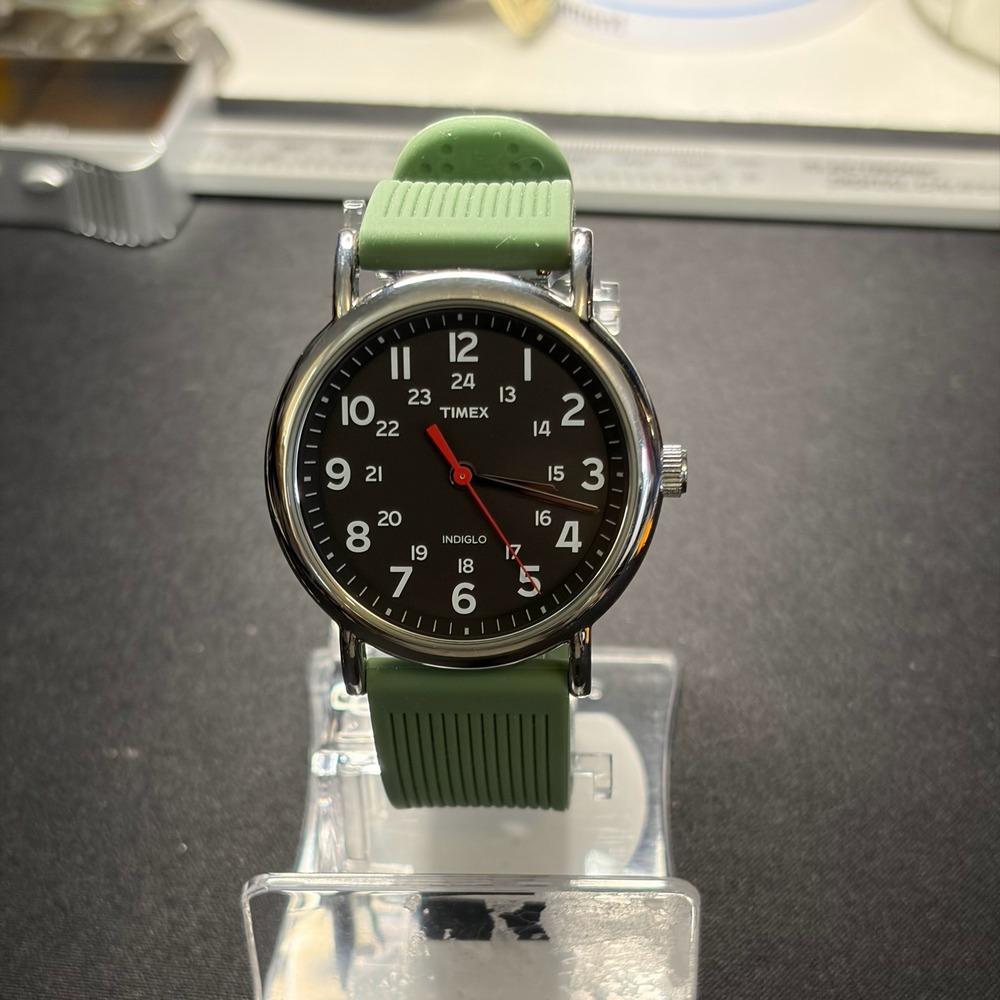 Timex Weekender Watch Mens Green Silicone Indiglo TW4B30200 Casual